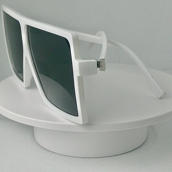 WOMEN'S WHTE FASHION SQUARE OVERSIZED SUNGLASSES - Picture 4 of 4